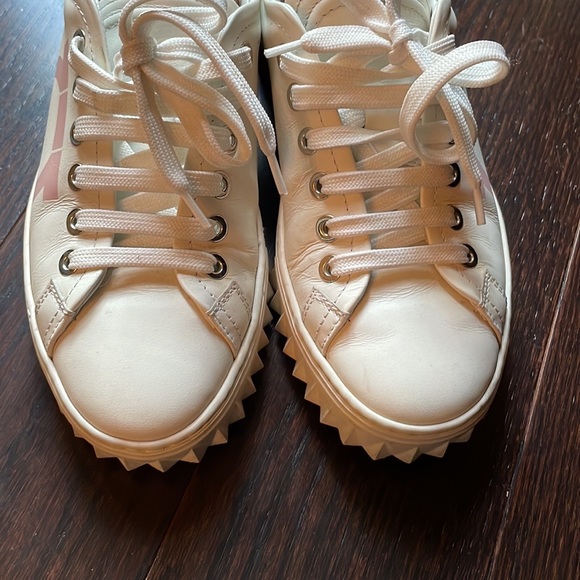 Salvatore Ferragamo "Cube 8" leather sneaker with Gancio print at side. Size 5.5 - Picture 8 of 15